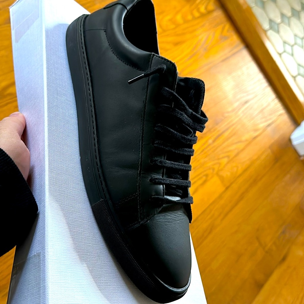 Jet Black Oliver Cabell Low 1